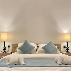 Spacious New 2 Bedroom Apt-in Amazing Location B6 الرياض